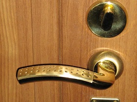 Замена дверной ручки входной двери в Кисловодске